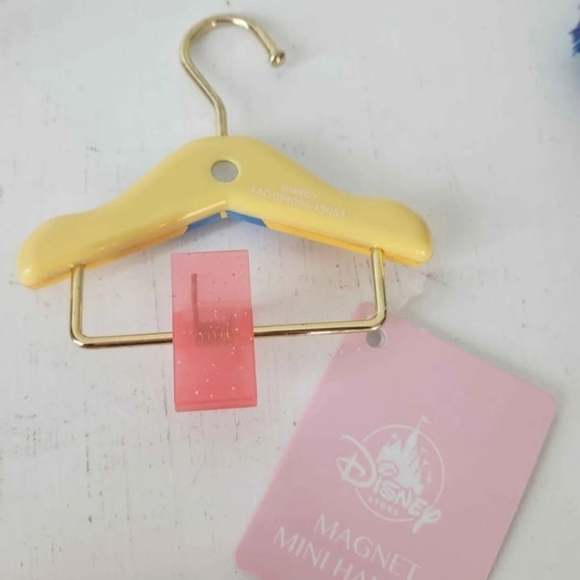 Disney Japan Aurora & Snow White Hanger Magnets NEW - Picture 4 of 7
